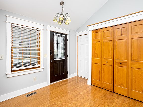 3rd image of 529 Randolph St #B