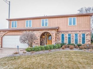 1903 Cyndi Ct, Rolling Meadows, IL 60008