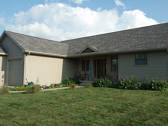 3rd image of 647 W Main St