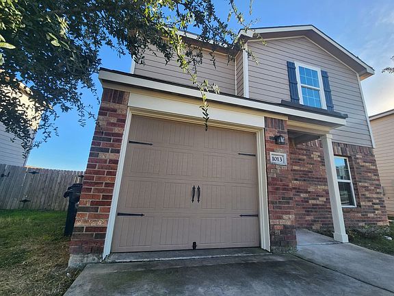 3rd image of 1013 Woodward Ct