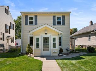 2375 31st St #A, Moline, IL 61265