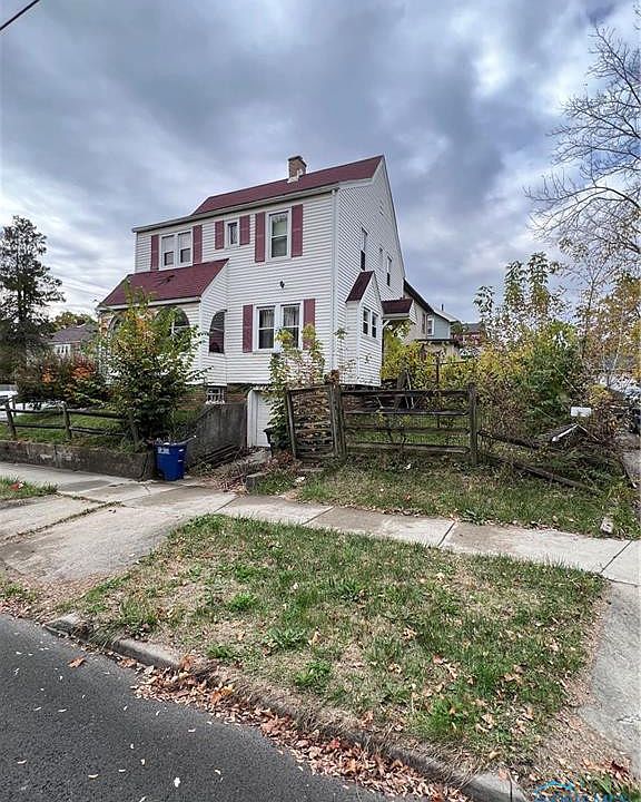2nd image of 1702 Grand Ave