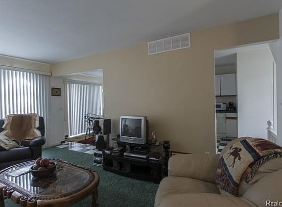 5th image of 492 N Bryar St