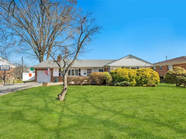 738 Salisbury Park Drive, Westbury, NY 11590