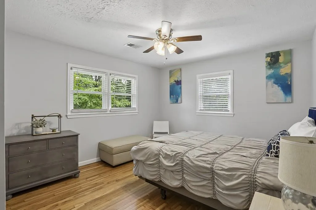 2 bed, 1.0 bath, 900 sqft, $1,500 — Photo 4