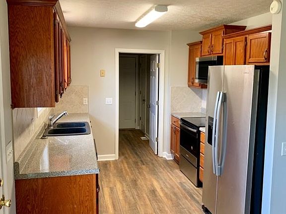 4th image of 3615 Castlebrooke Ln