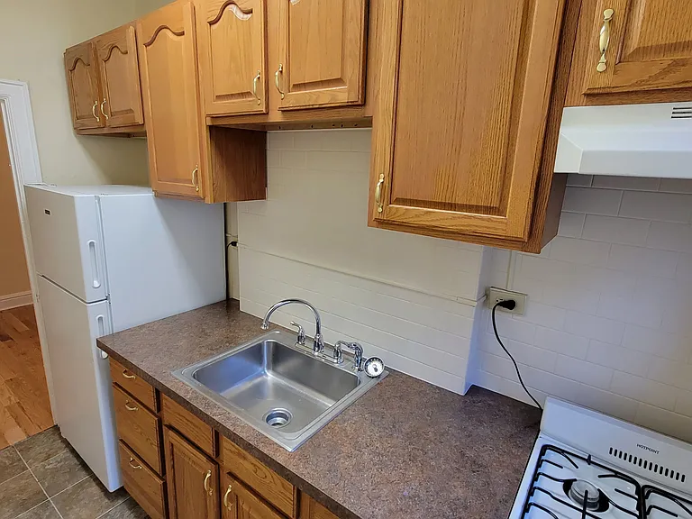 Chateau Apartments — Photo 6