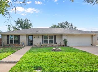 1803 Silver Leaf Dr, Pantego, TX 76013