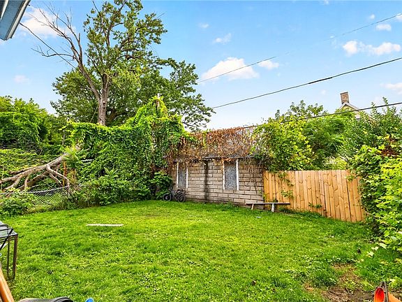 3rd image of 20 Home Pl