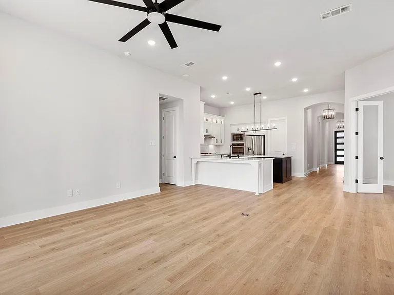 415 N Hillary Step Pl — Photo 9