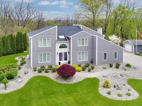 11 Woodsedge Ct, Belvidere, NJ 07823