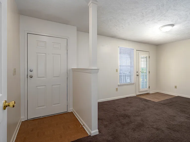 Comfortable spaces include window blinds for privacy and natural light control, professionally operated by Highlands Vista Group.