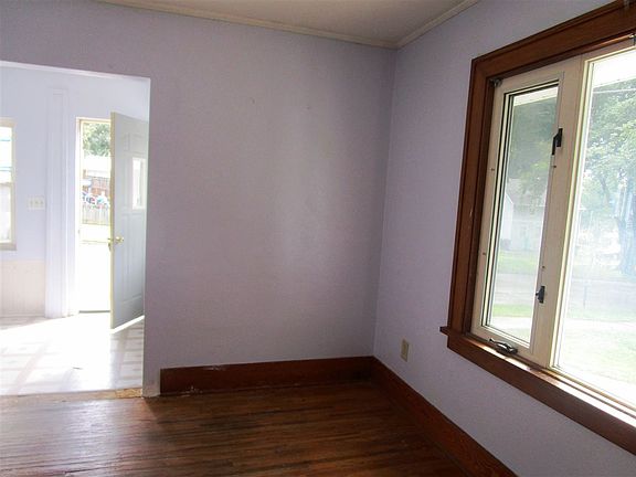 5th image of 310 S 12th St
