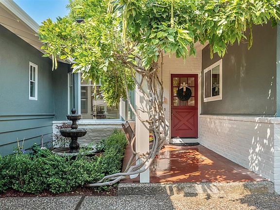 3rd image of 1539 Larkspur Dr