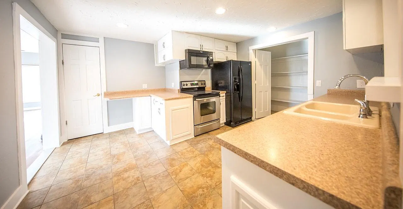 203 S Uncompahgre Ave — Photo 3
