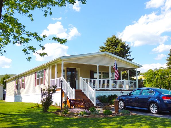 129 W Zimmer Dr, Walnutport, PA 18088