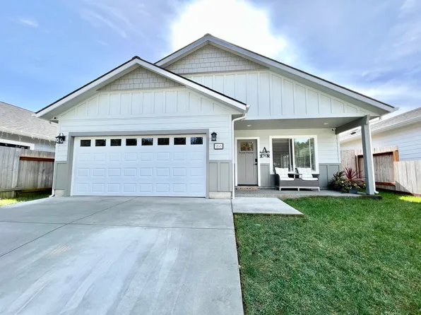 166 Smugglers Cove Way, Crescent City, CA 95531