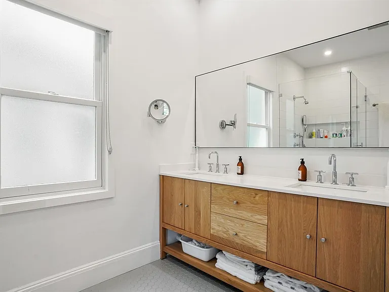 8 Florence St #0 — Photo 13