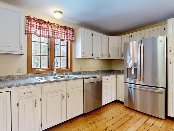5th image of 30 Burnham Woods Circle