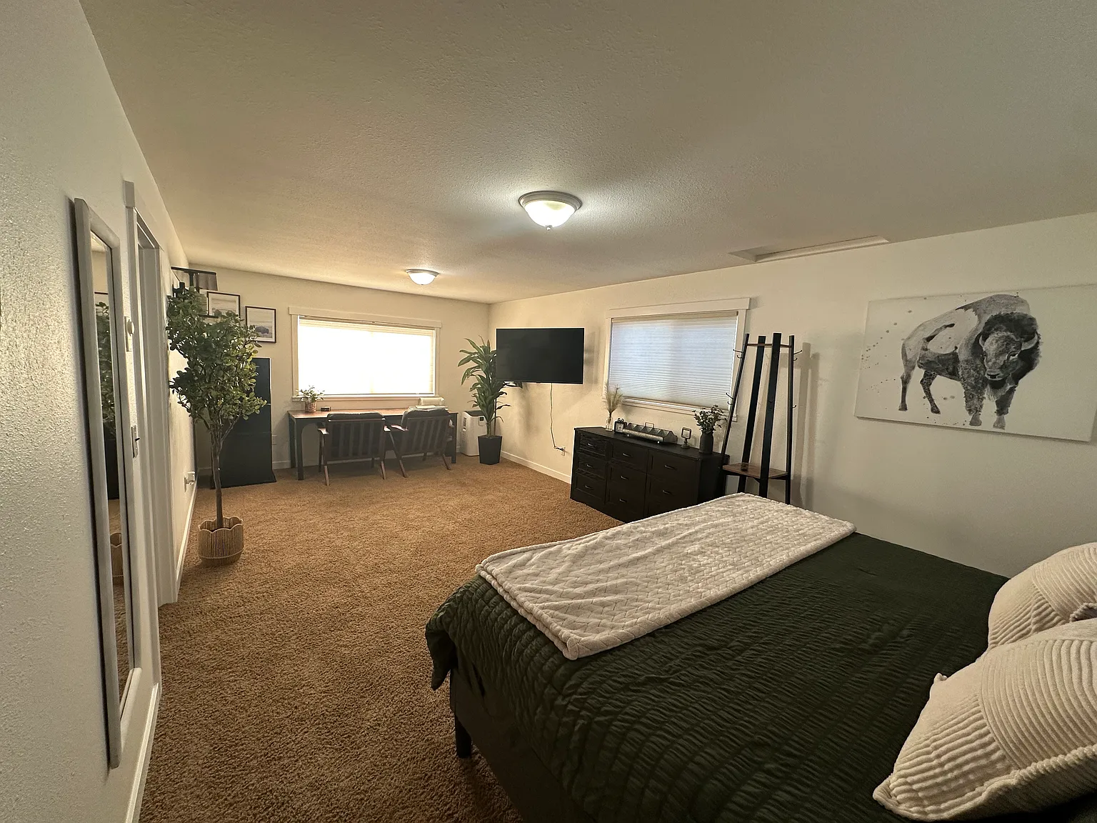 3 bed, 1600 sqft, $3,850 — Photo 2