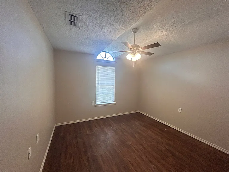7803 Avenue J — Photo 9