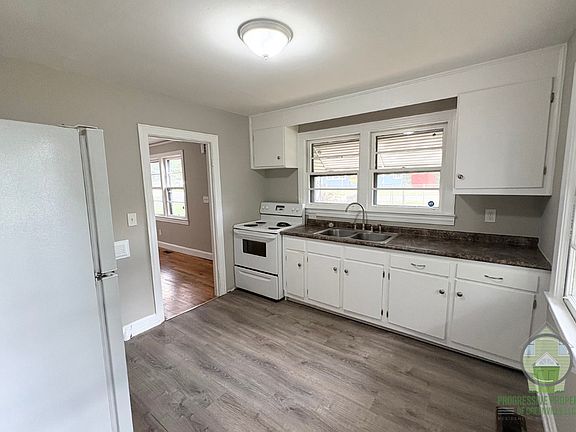 5th image of 212 Glenn Rd