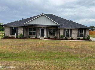 5896 Grove Ln, Horn Lake, MS 38637
