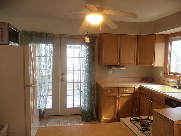 5th image of 936 Clove Way #B