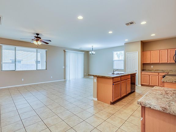 3rd image of 16366 W Moreland St