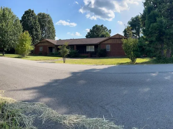 104 Academy Dr, Paragould, AR 72450