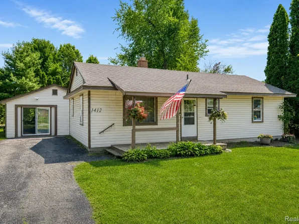 1412 Morningdove, Wixom, MI 48393
