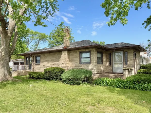 1404 Plain St, Peru, IL 61354