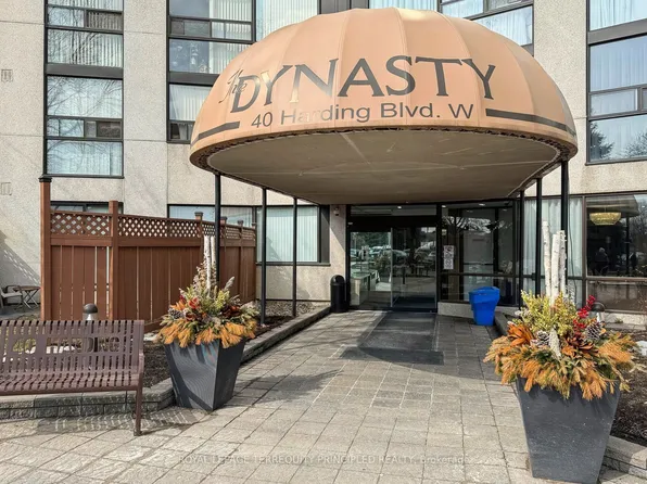 40 Harding Blvd W #1001, Richmond Hill, ON L4C 9S5
