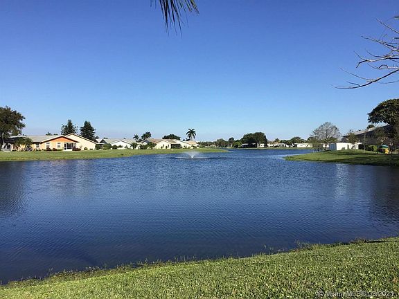3rd image of 3188 Maria Cir
