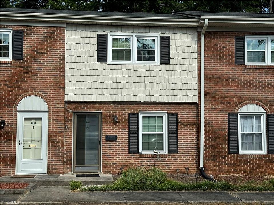 2nd image of 226 Northpoint Ave Unit B
