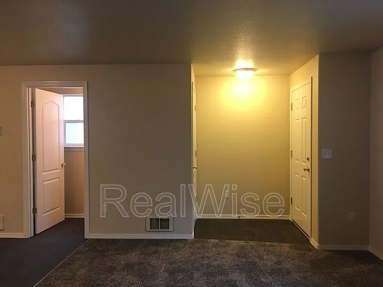 2621 NW Cedar Ave #4 — Photo 3