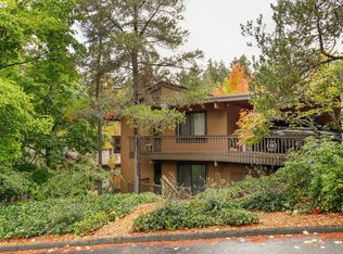 7548 SW Barnes Rd UNIT E, Portland, OR 97225