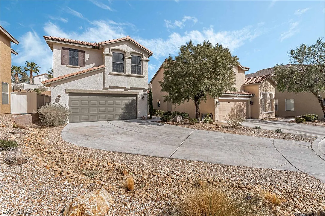4 bed, 2.5 bath, 1708 sqft, $2,500 — Photo 2