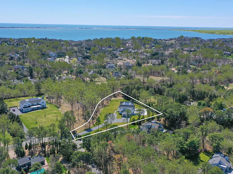 51 Arbutus Rd — Photo 4