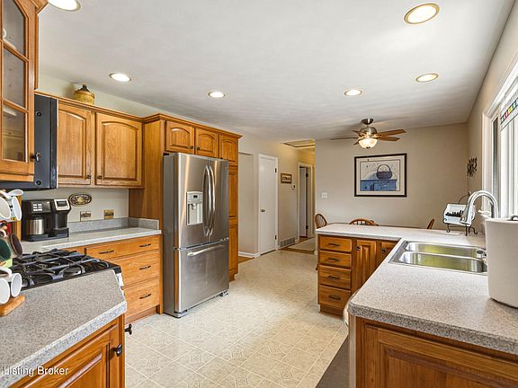 4th image of 7100 Feyhurst Dr