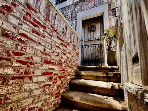 2225 N Cahuenga Blvd, Los Angeles, CA 90068
