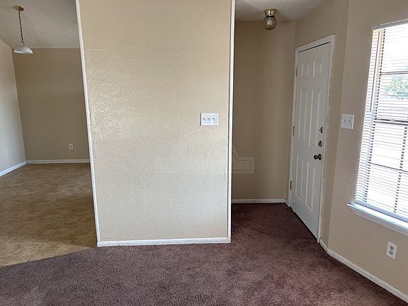2nd image of 3301 Plateau Cir
