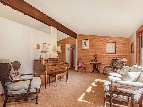 5th image of 2993 Manitou Dr NE