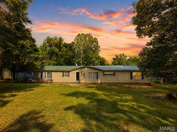 600 Hidden Lake Rd, De Soto, MO 63020