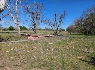 201 Harris St, Smithville, TX 78957