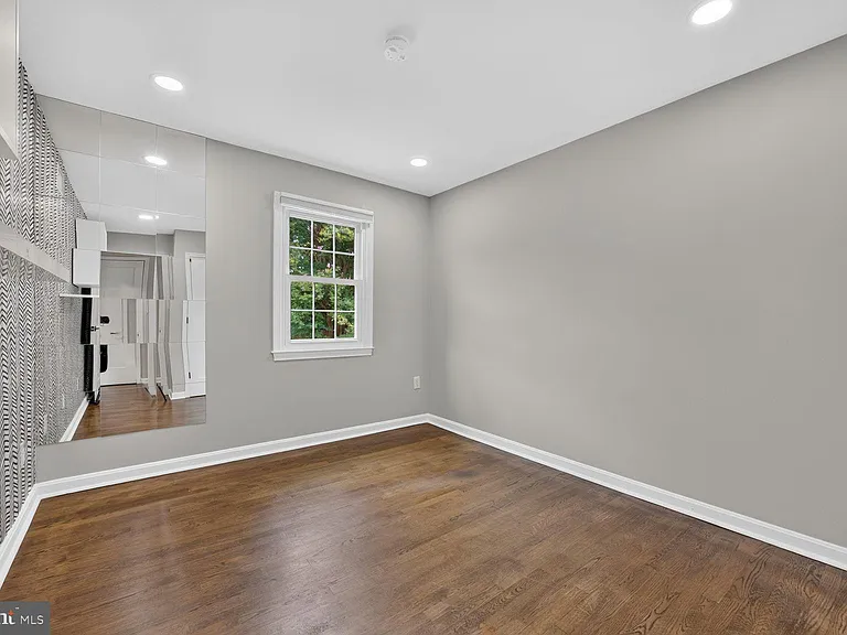 7426 Hallcrest Dr — Photo 23