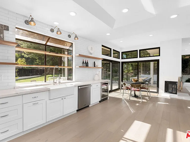23458 W Moon Shadows Dr — Photo 36