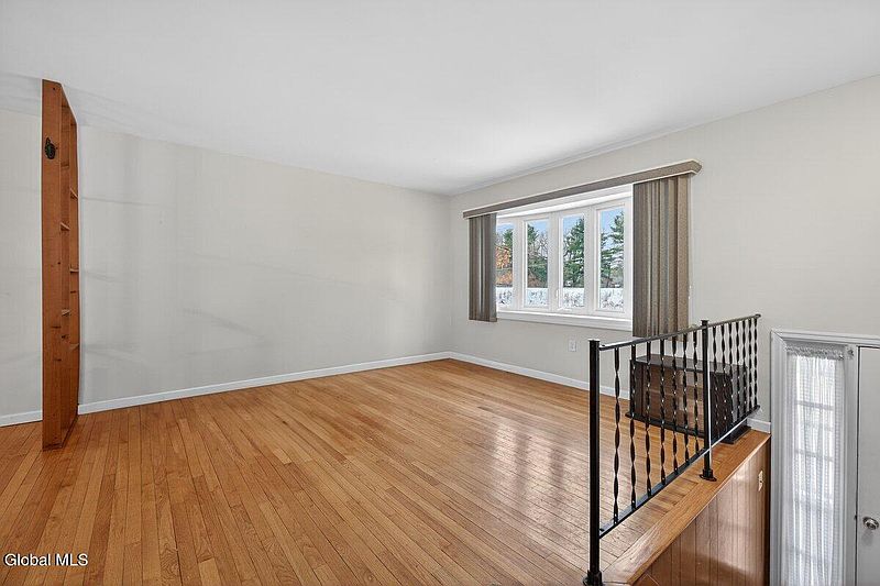5th image of 31 Daniels Road