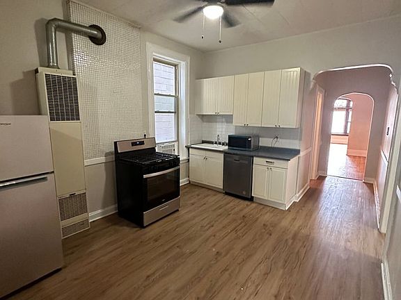 3rd image of 1013 N Winchester Ave #1