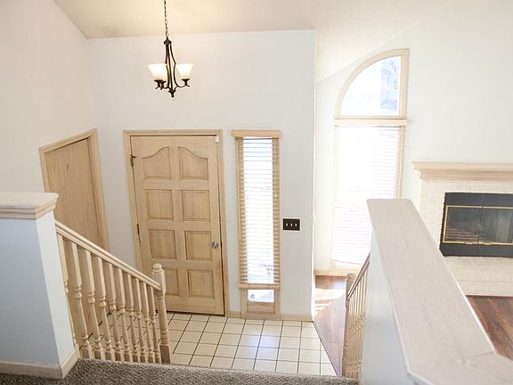 3rd image of 15912 Leavenworth Cir